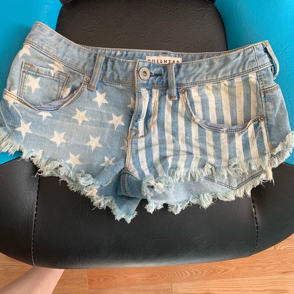 Shorts - Picture 2 of 3